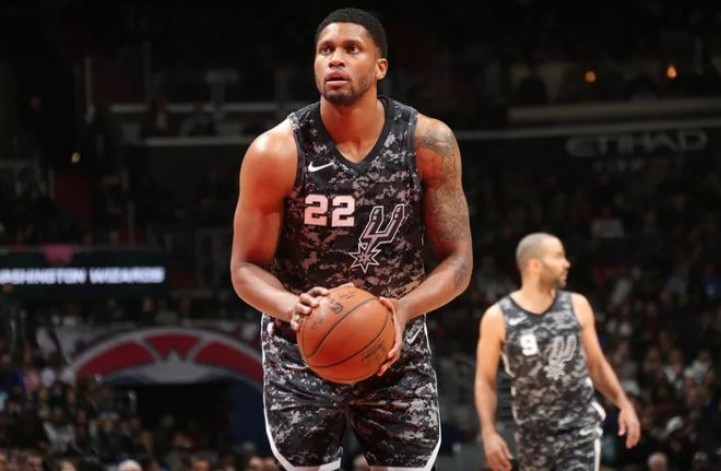 并频频送出 并频频送出